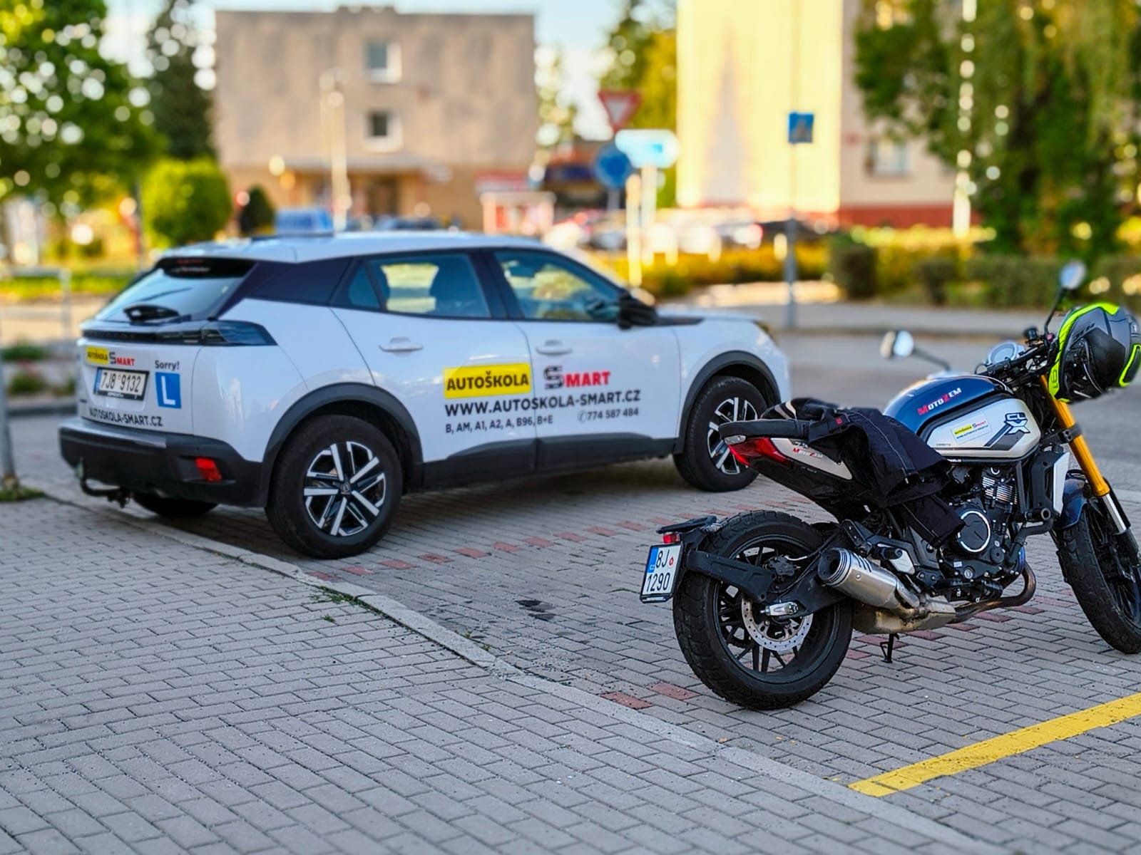 Auto a motorka Autoškoly Smart